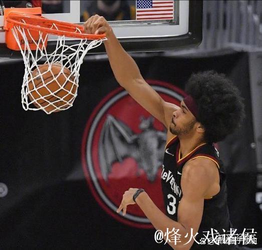 奎塔持球杀入内线双手砸扣,扣篮完成前还吐出舌头庆祝 奎塔持球杀入内线双手砸扣,扣篮完成前还吐出舌头庆祝